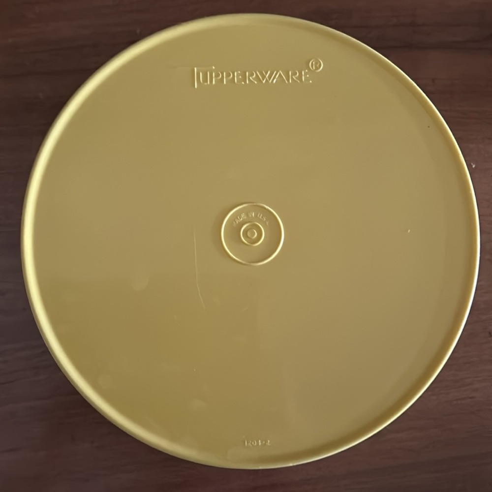 Tupperware container - Picture 3 of 5